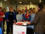 Hansjörg Napravnik im Gespräch mit Kollegen Hansjörg Napravnik im Gespräch mit Kollegen