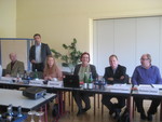 Verhandlungskommission der IG Metall (Mitte: Sabine Zach)