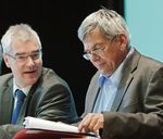 vlnr - Frank Iwer, Tarifsekretär, Jörg Hofmann, Bezirksleiter vlnr - Frank Iwer, Tarifsekretär, Jörg Hofmann, Bezirksleiter